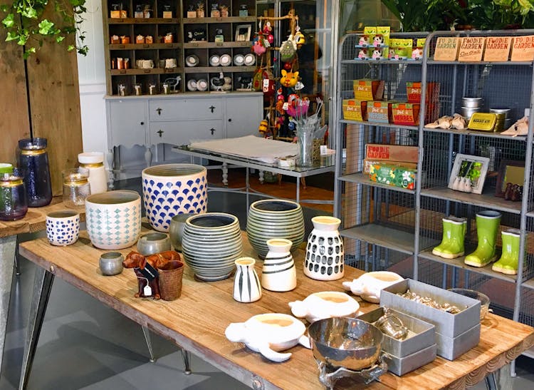 A wide range of pots, vases and clay bowls are available for your next design